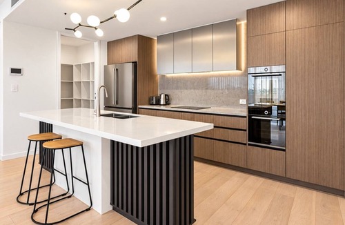 Carrara Apartment | Spacious 3BR | Pool & Parking near Broadbeach