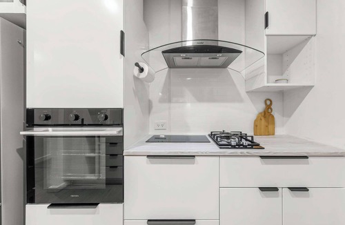 Bowen Hills Apartment | Spacious 3BR Retreat | Pool, Gym & Parking