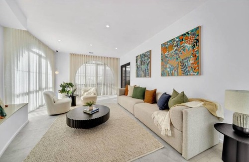 Leopold House | Spacious 4-Bed Family House Near Gateway Plaza