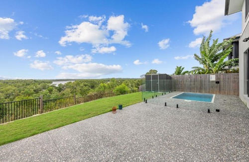 Griffin House | Spacious 4 Bed Home with Pool & Garden