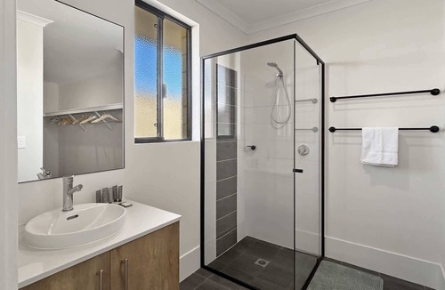 Karnup House | Spacious 4-Bed House with Large Backyard