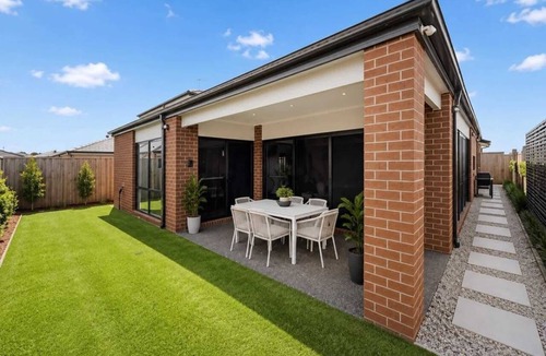 Manor Lakes House | Spacious 4-Bedroom Family Home in Manor Lakes