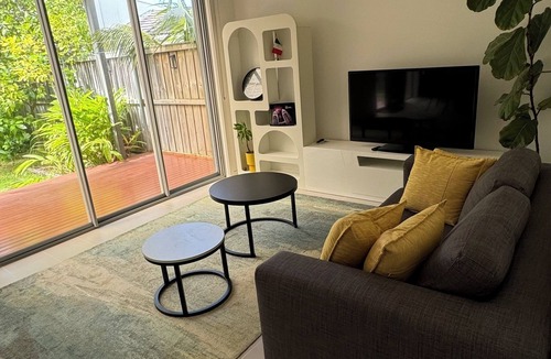 South Coogee House | Spacious 4-bedroom home South Coogee - easy access to beaches, parks, airport