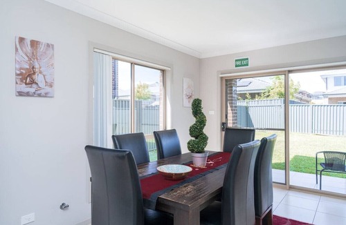 Werrington House | Spacious 4-Bedroom Home | Near University & Shops