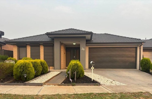 Melton South House | Spacious 4-Bedroom House Near Cobblebank Station