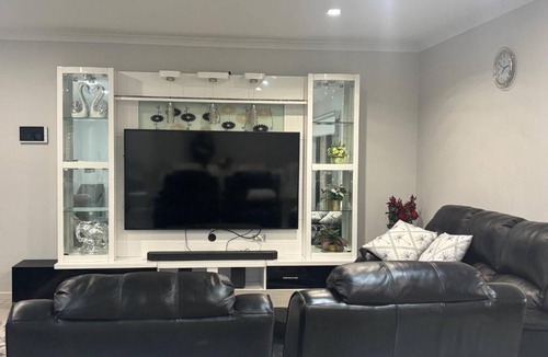 Melton South House | Spacious 4-Bedroom House Near Cobblebank Station