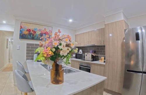 Pimpama House | Spacious 4BR Family Haven Near Gold Coast Theme Parks