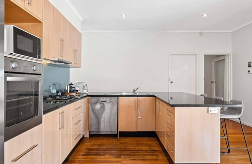 Glen Iris House | Spacious 5-Bed Home with Pool in Glen Iris