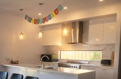 Werribee House | Spacious 5BDR Family Haven in Melbourne