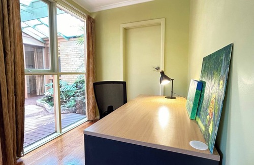 Mount Waverley House | Spacious 5BR Family Home | 3-Min Walk to train | Free parking | Pet friendly