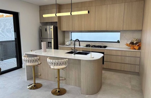 Bexley House | Spacious 5BR Home, Private Pool Near Syd Airport
