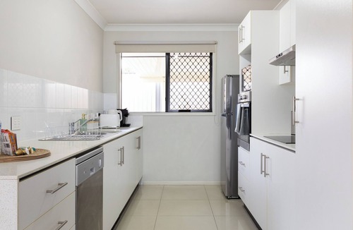 Acacia Ridge Apartment | Spacious Acacia Ridge 3BR | Private| 6BS3