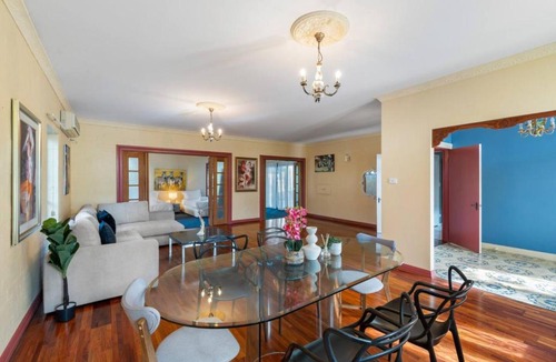 Robertson House | Spacious Affordable 7B3B 2 Living Pool Yard and Mall