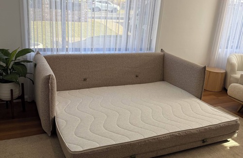 Narellan House | Spacious and clean centrally located house! Newly renovated with great finishes.