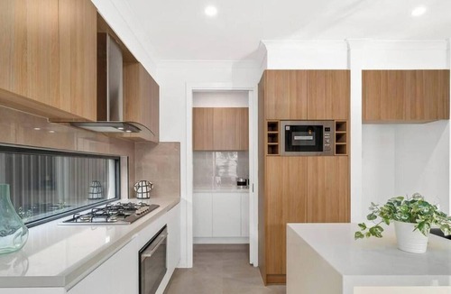 Clyde House | Spacious, Bright Clyde Stay Near Parks & Shop