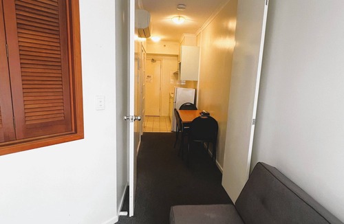 Carlton South Apartment | Spacious CBD Studio for 4 | Free Wi-Fi