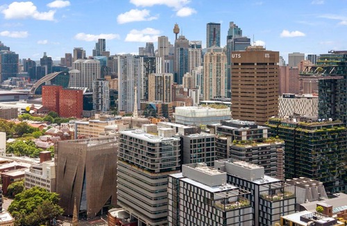 Chippendale Apartment | Spacious City Retreat by Victoria Park