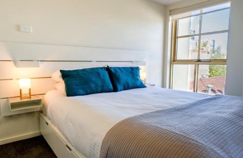 Carlton South Apartment | Spacious City Stay Near Lygon Street Dining