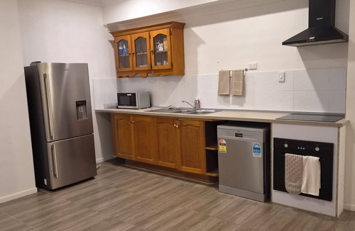 Maryborough House | Spacious & Comfortable Stay | Central Location