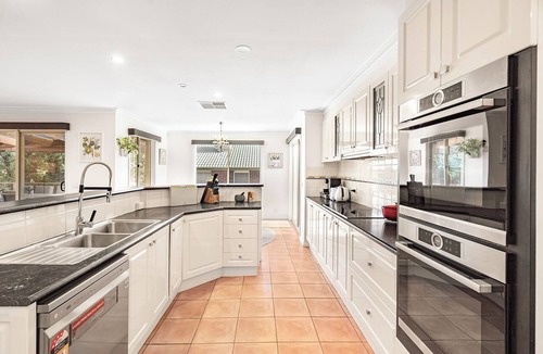 Lilydale House | Spacious Family Home with Lake & Mountain Views, the Lilydale Retreat