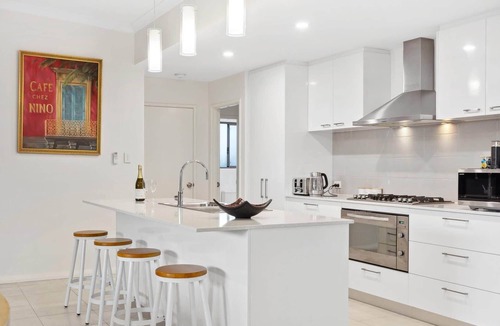 Wannanup House | Spacious Family Home in Wannanup Mandurah