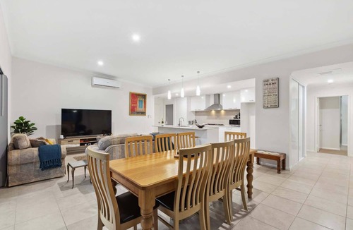 Wannanup House | Spacious Family Home in Wannanup Mandurah