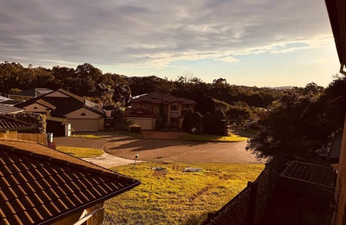 Carindale House | Spacious Family Retreat with Pool in Carindale