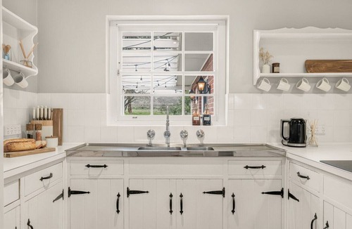 Penrice House | Spacious Four Bedroom Barossa Vineyard Escape