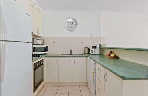 Torquay Apartment | Spacious Hervey Bay Apartment with Rooftop Access