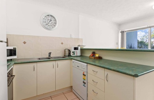 Torquay Apartment | Spacious Hervey Bay Apartment with Rooftop Access