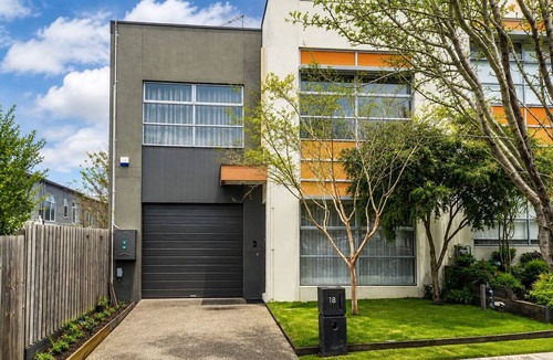 Epping House | Spacious Holiday Home in Epping, 3BR, 2 baths, Sleeps 6, Free Parking.