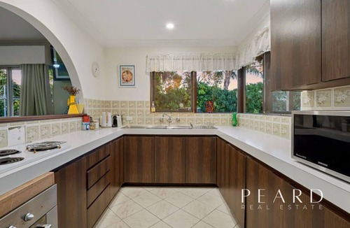 Trigg House | Spacious Home, close to beach and shopping 🛍️🛒