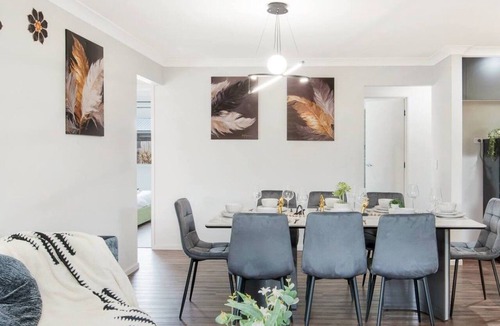 Logan Reserve House | Spacious Logan Reserve Home | Convenient Shopping