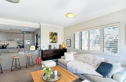 Greenwich Apartment | Spacious, lush, quiet one bedroom apartment next to RNSH