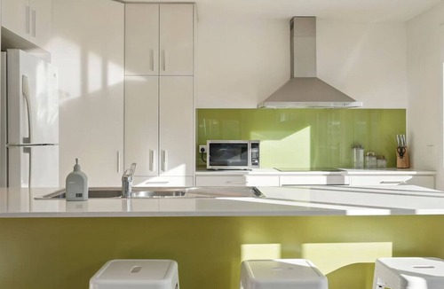 Geilston Bay Apartment | Spacious Modern Home