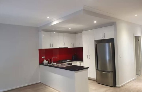 Altona Meadows House | Spacious n comfortable modern family home near Train Station with free wifi