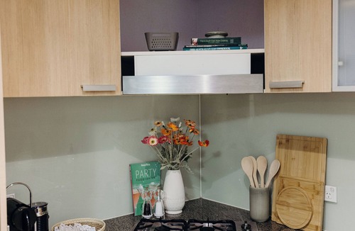 Newcastle West Apartment | Spacious Newcastle Apartment w parking, pool and gym