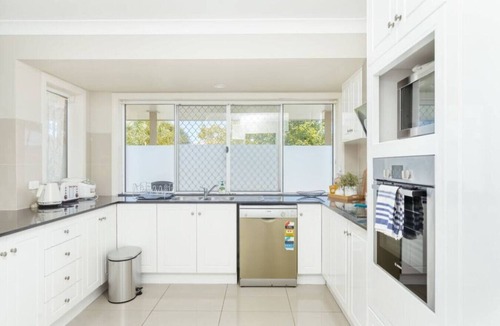 Eight Mile Plains House | Spacious newly redecorated 5BD Family Home