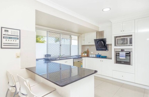 Eight Mile Plains House | Spacious newly redecorated 5BD Family Home