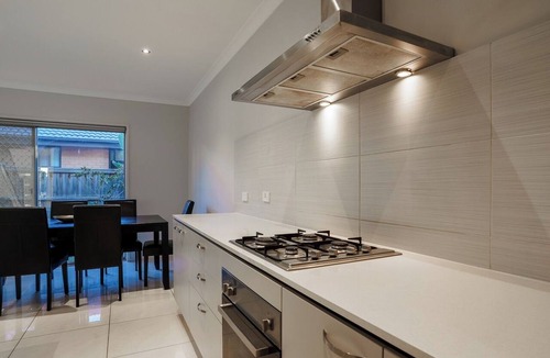 Point Cook House | Spacious Point Cook Retreat w/Free Parking