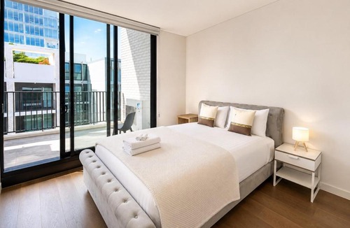 Lidcombe Apartment | Spacious Pool Retreat with Gym Pool BBQ Rooftop