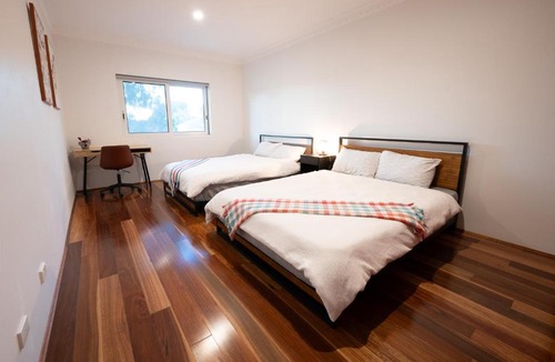 Eastlakes House | Spacious Premium 4-Bed Home Near Sydney Airport, CBD & Beaches