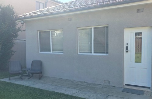 Sans Souci House | Spacious Private Garden Retreat | Near Sydney Airport | Bayside