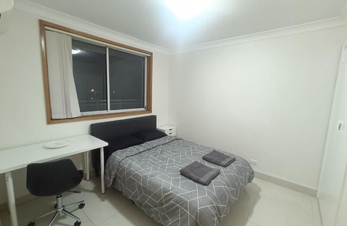 Guildford West House | Spacious Queen Room in Large, Two Story Home - GB