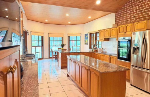 Worrigee House | Spacious Queen + Single Farmhouse Room