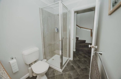 Warrnambool Apartment | Spacious refurbished apartment close to beach