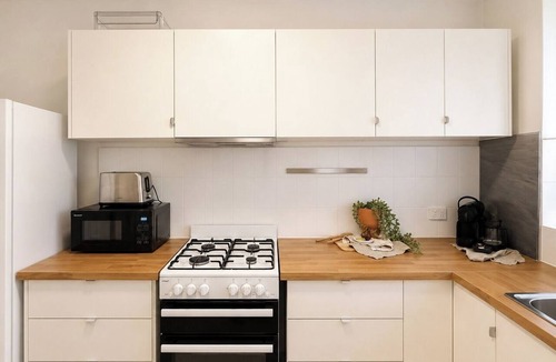 South Yarra Apartment | Spacious Retro Stay Steps from Chapel Street