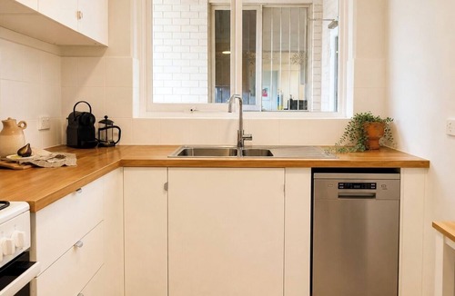 South Yarra Apartment | Spacious Retro Stay Steps from Chapel Street