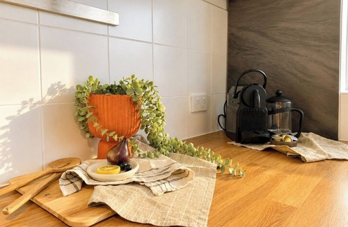 South Yarra Apartment | Spacious Retro Stay Steps from Chapel Street