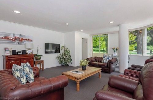Hobart Central Business District Apartment | Spacious Salamanca apartment